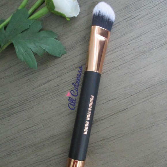 🎀 (NWOT) Foundation Brush Face Makeup Brush - Picture 1 of 4